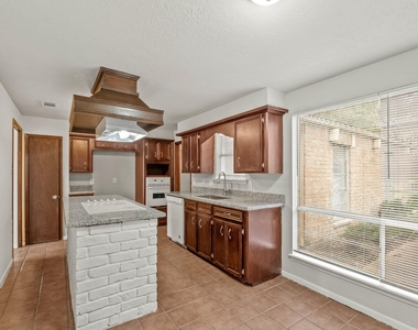 2922 Hunters Glen Drive - Photo Thumbnail 2
