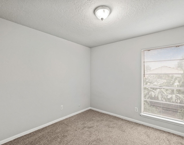 2922 Hunters Glen Drive - Photo Thumbnail 5