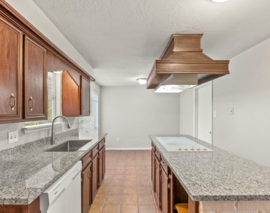 2922 Hunters Glen Drive - Photo Thumbnail 1