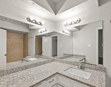 2922 Hunters Glen Drive - Photo Thumbnail 8