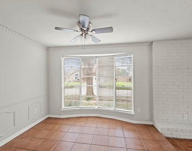 2922 Hunters Glen Drive - Photo Thumbnail 4