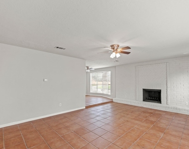 2922 Hunters Glen Drive - Photo Thumbnail 3