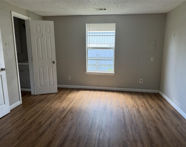 9084 Peggy Drive - Photo Thumbnail 7