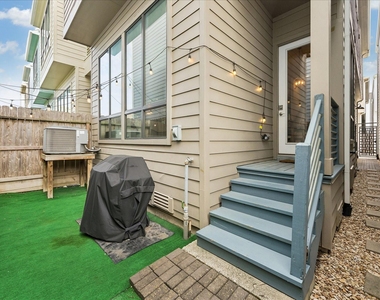 2410 Couch Street - Photo Thumbnail 18