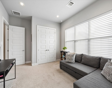 2410 Couch Street - Photo Thumbnail 14
