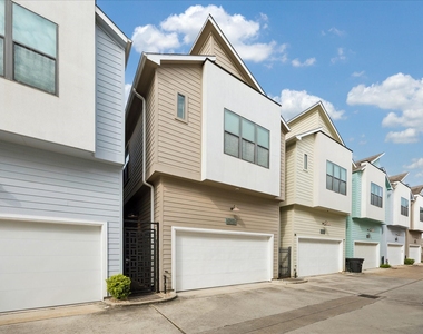 2410 Couch Street - Photo Thumbnail 19