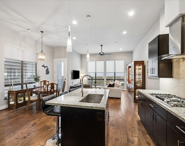 2410 Couch Street - Photo Thumbnail 6