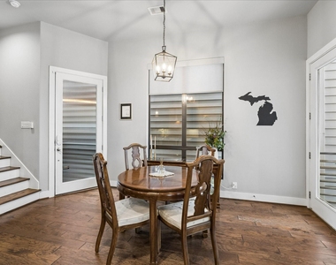 2410 Couch Street - Photo Thumbnail 3