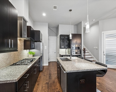 2410 Couch Street - Photo Thumbnail 7