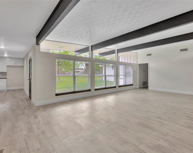 9010 Freeland Street - Photo Thumbnail 4