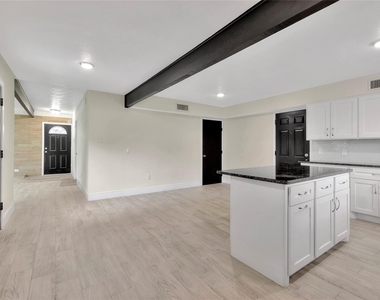 9010 Freeland Street - Photo Thumbnail 3