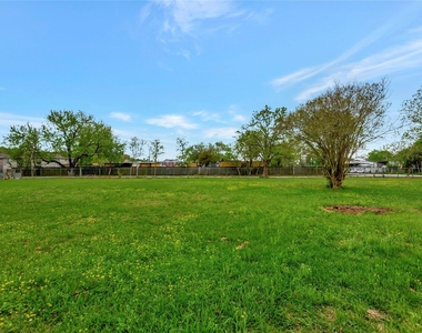 9010 Freeland Street - Photo Thumbnail 22
