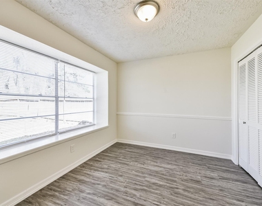 9563 Sutter Park Lane - Photo Thumbnail 11