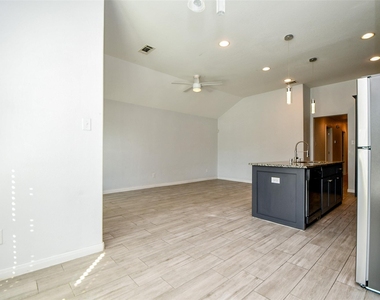 6747 England Street - Photo Thumbnail 13