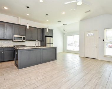 6747 England Street - Photo Thumbnail 5