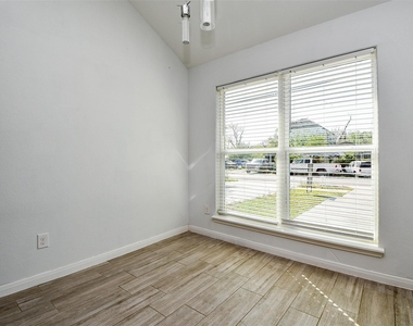 6747 England Street - Photo Thumbnail 11