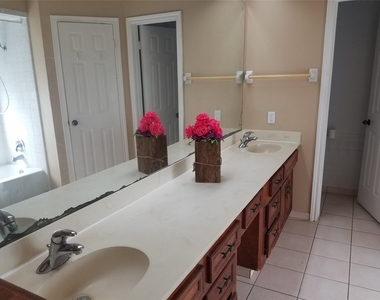 15526 Rio Plaza Drive - Photo Thumbnail 21