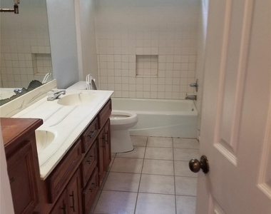 15526 Rio Plaza Drive - Photo Thumbnail 30