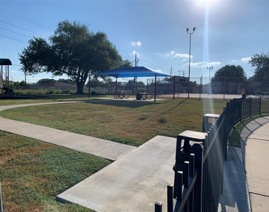 15526 Rio Plaza Drive - Photo Thumbnail 32