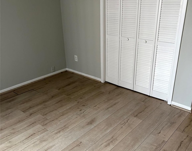 3055 Sw Walnut Bend Lane - Photo Thumbnail 2