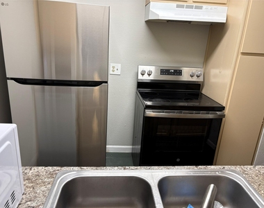 3055 Sw Walnut Bend Lane - Photo Thumbnail 5