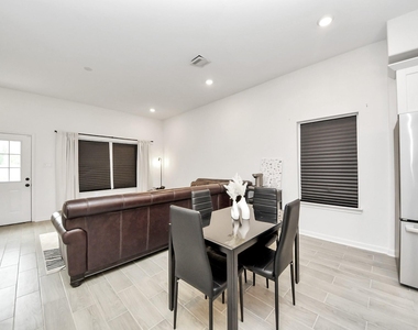 4613 Ireland Street - Photo Thumbnail 15