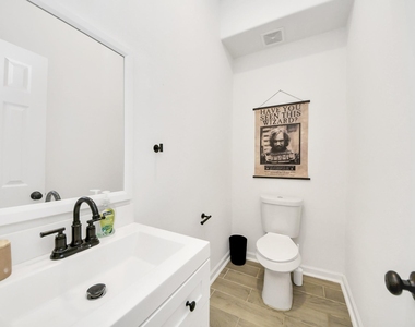 4613 Ireland Street - Photo Thumbnail 3