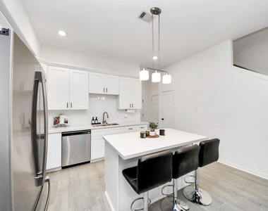 4613 Ireland Street - Photo Thumbnail 12