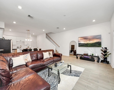 4613 Ireland Street - Photo Thumbnail 20