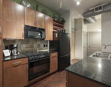 1901 Post Oak Boulevard - Photo Thumbnail 12