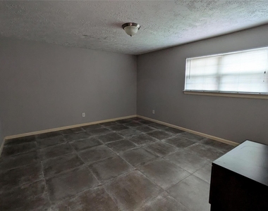 8314 Beechnut Street - Photo Thumbnail 6