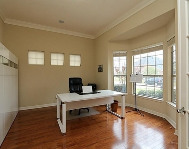 7610 Hampton Bay Lane - Photo Thumbnail 3