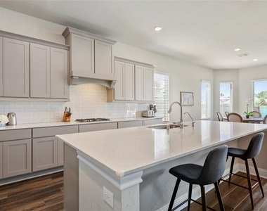 50 Wyatt Oaks Drive - Photo Thumbnail 13