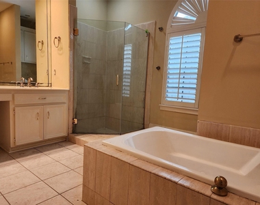 6105 Inwood Drive - Photo Thumbnail 7