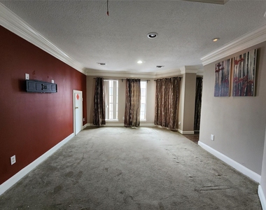 6105 Inwood Drive - Photo Thumbnail 10