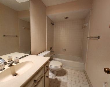 6105 Inwood Drive - Photo Thumbnail 12