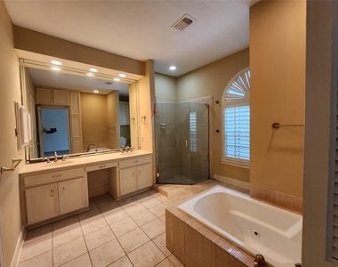6105 Inwood Drive - Photo Thumbnail 8