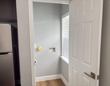 7826 Gladstone Street - Photo Thumbnail 2