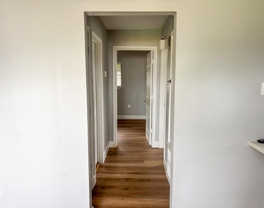 7826 Gladstone Street - Photo Thumbnail 5