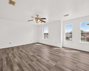 8202 Worthington Dr - Photo Thumbnail 32