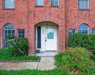8202 Worthington Dr - Photo Thumbnail 2