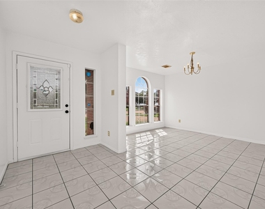 8202 Worthington Dr - Photo Thumbnail 3