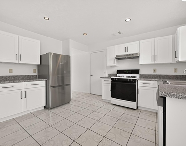 8202 Worthington Dr - Photo Thumbnail 15