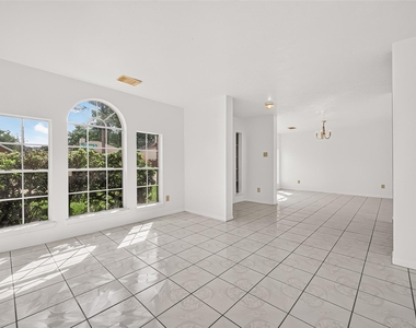8202 Worthington Dr - Photo Thumbnail 7