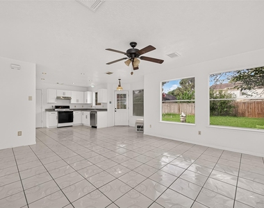 8202 Worthington Dr - Photo Thumbnail 10