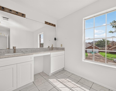 8202 Worthington Dr - Photo Thumbnail 24