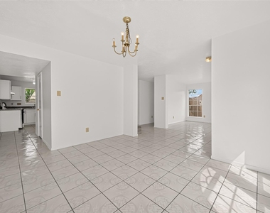 8202 Worthington Dr - Photo Thumbnail 13