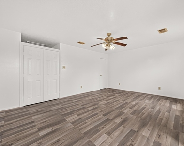 8202 Worthington Dr - Photo Thumbnail 33