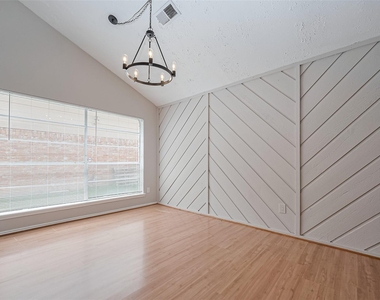 2606 Lexington Woods Drive - Photo Thumbnail 12