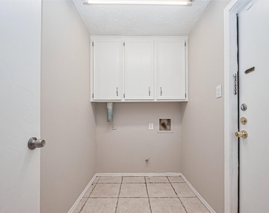 2606 Lexington Woods Drive - Photo Thumbnail 25